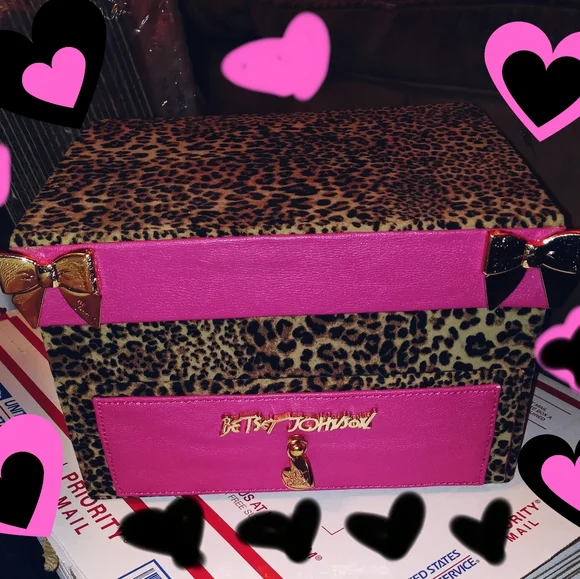 BetseyVille  Box - Picture 9 of 12